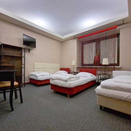 Helvetia Plus B&B - Private Rooms And Apartments Varşova Dış mekan fotoğraf