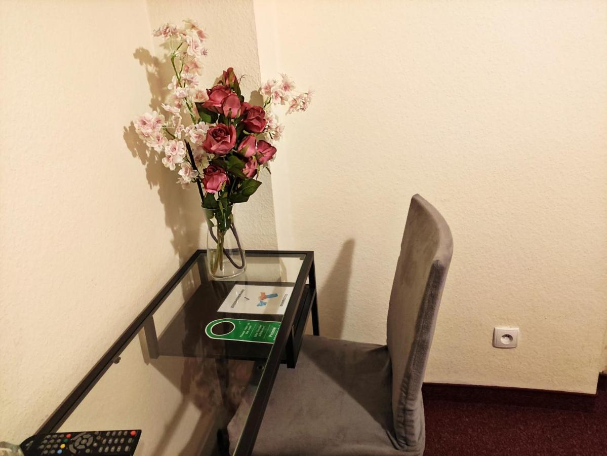 Helvetia Plus B&B - Private Rooms And Apartments Varşova Dış mekan fotoğraf
