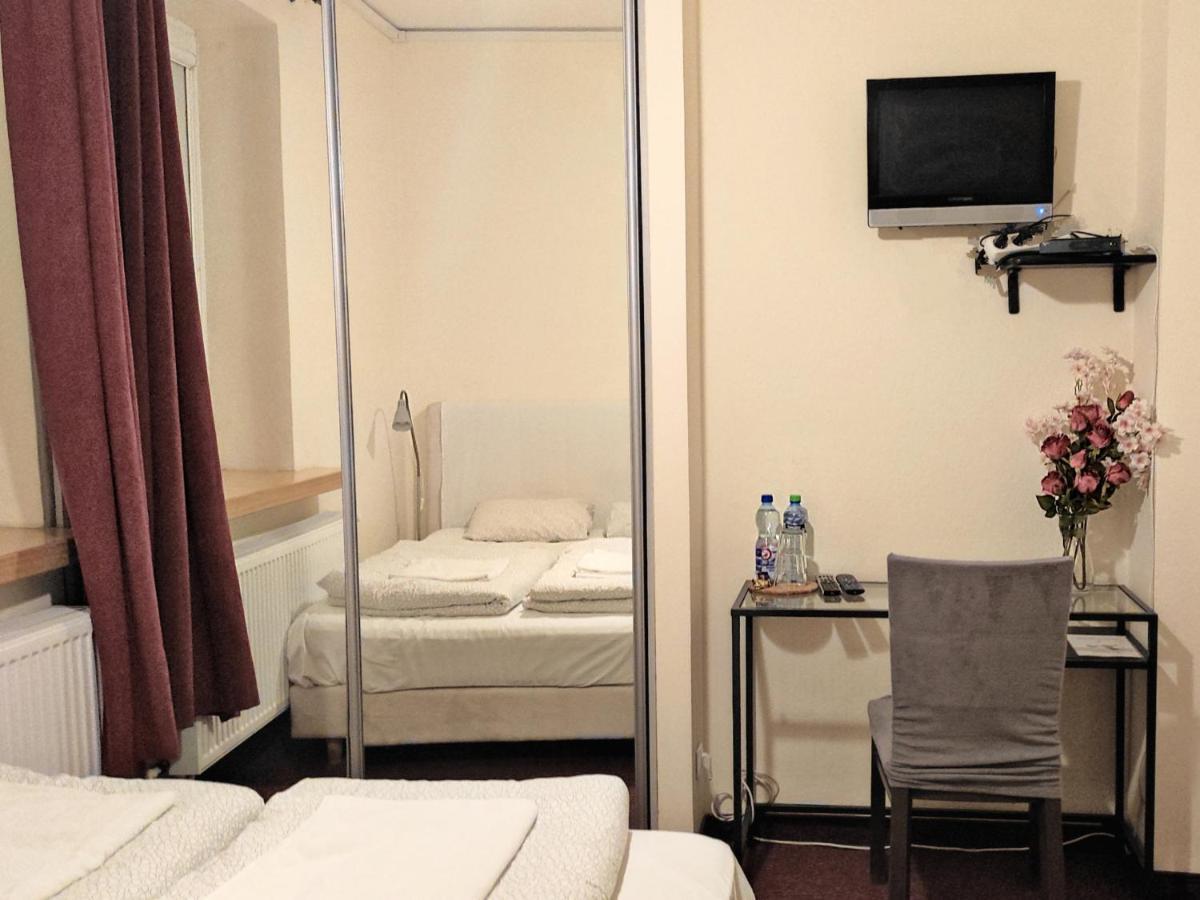 Helvetia Plus B&B - Private Rooms And Apartments Varşova Dış mekan fotoğraf