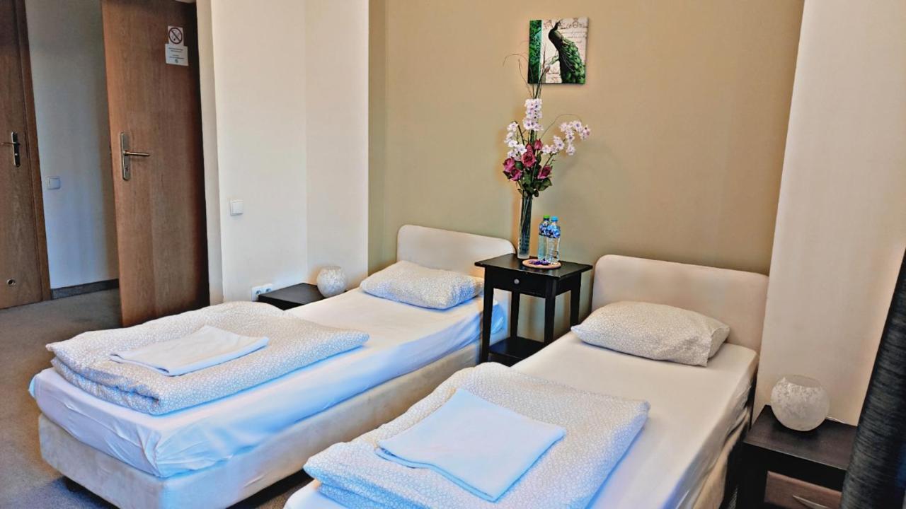 Helvetia Plus B&B - Private Rooms And Apartments Varşova Dış mekan fotoğraf