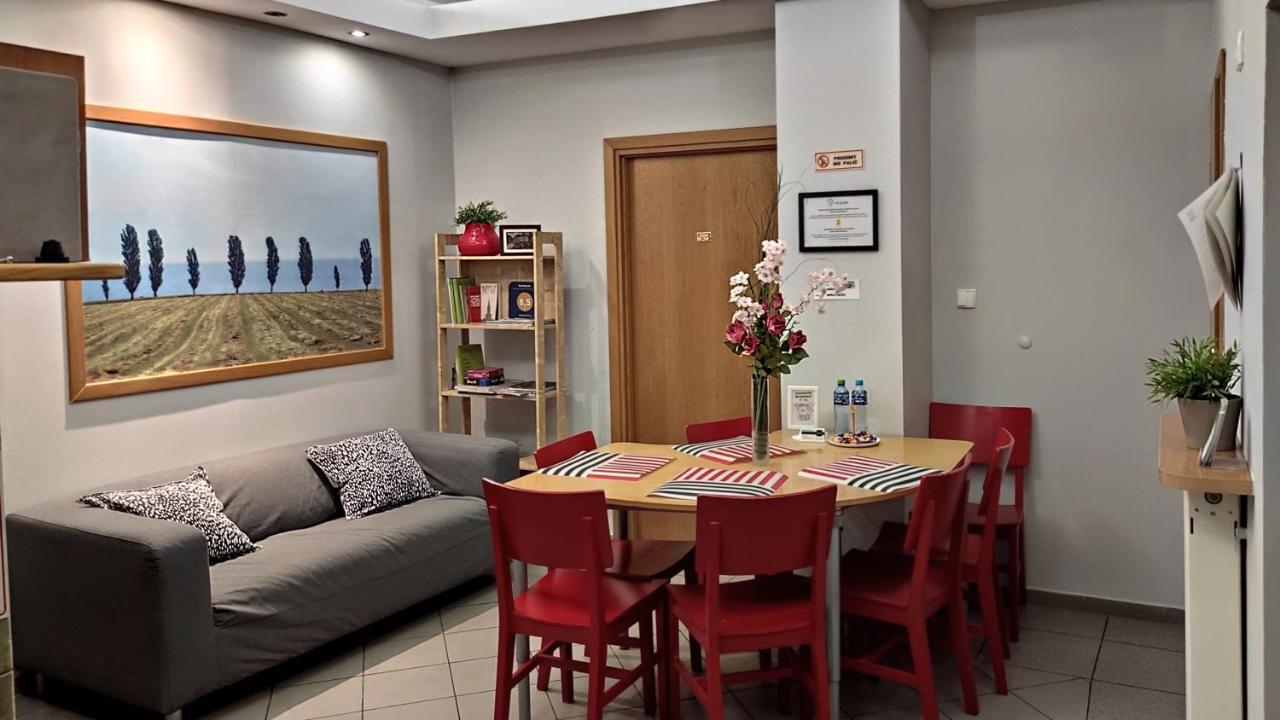 Helvetia Plus B&B - Private Rooms And Apartments Varşova Dış mekan fotoğraf