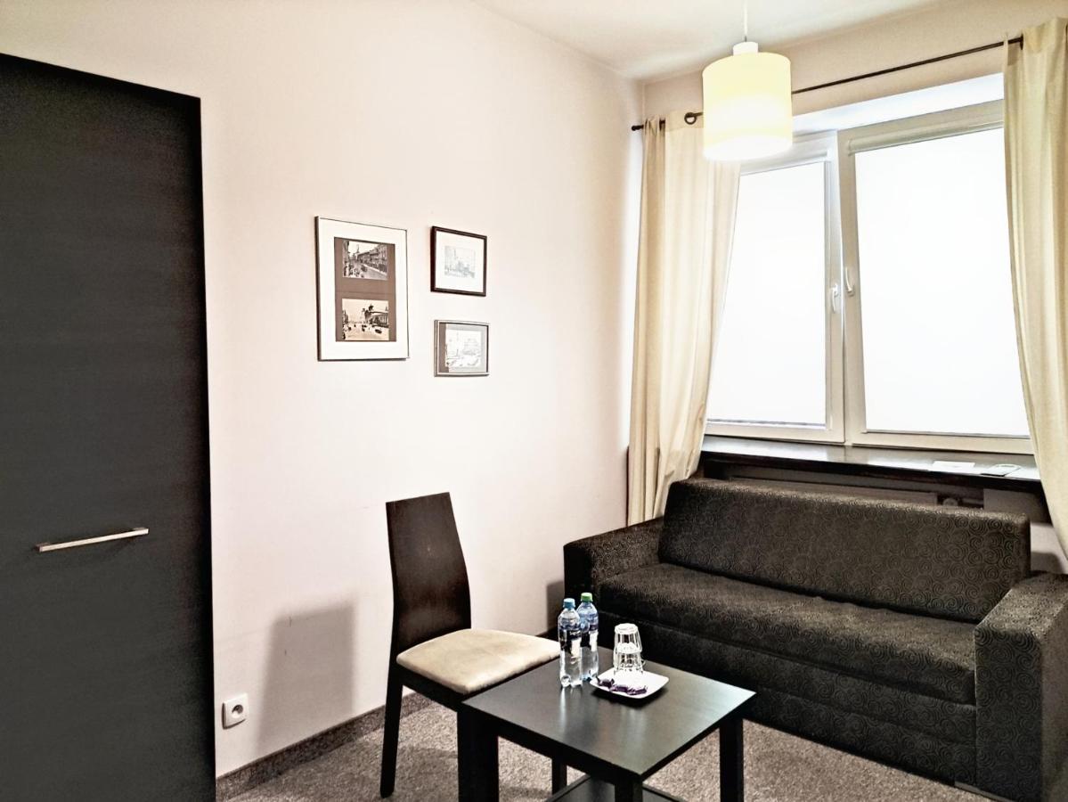 Helvetia Plus B&B - Private Rooms And Apartments Varşova Dış mekan fotoğraf