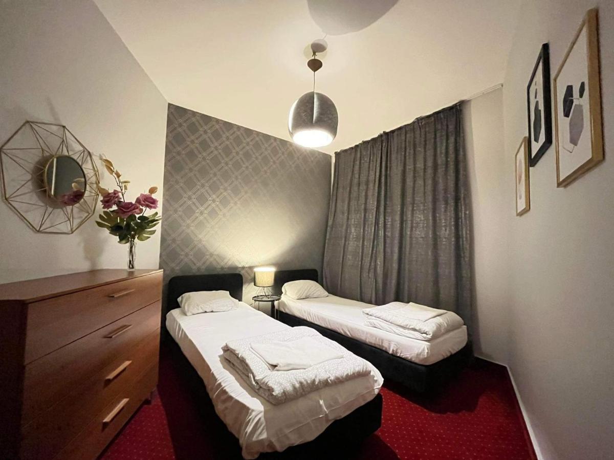 Helvetia Plus B&B - Private Rooms And Apartments Varşova Dış mekan fotoğraf