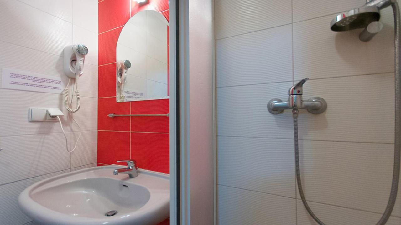 Helvetia Plus B&B - Private Rooms And Apartments Varşova Dış mekan fotoğraf
