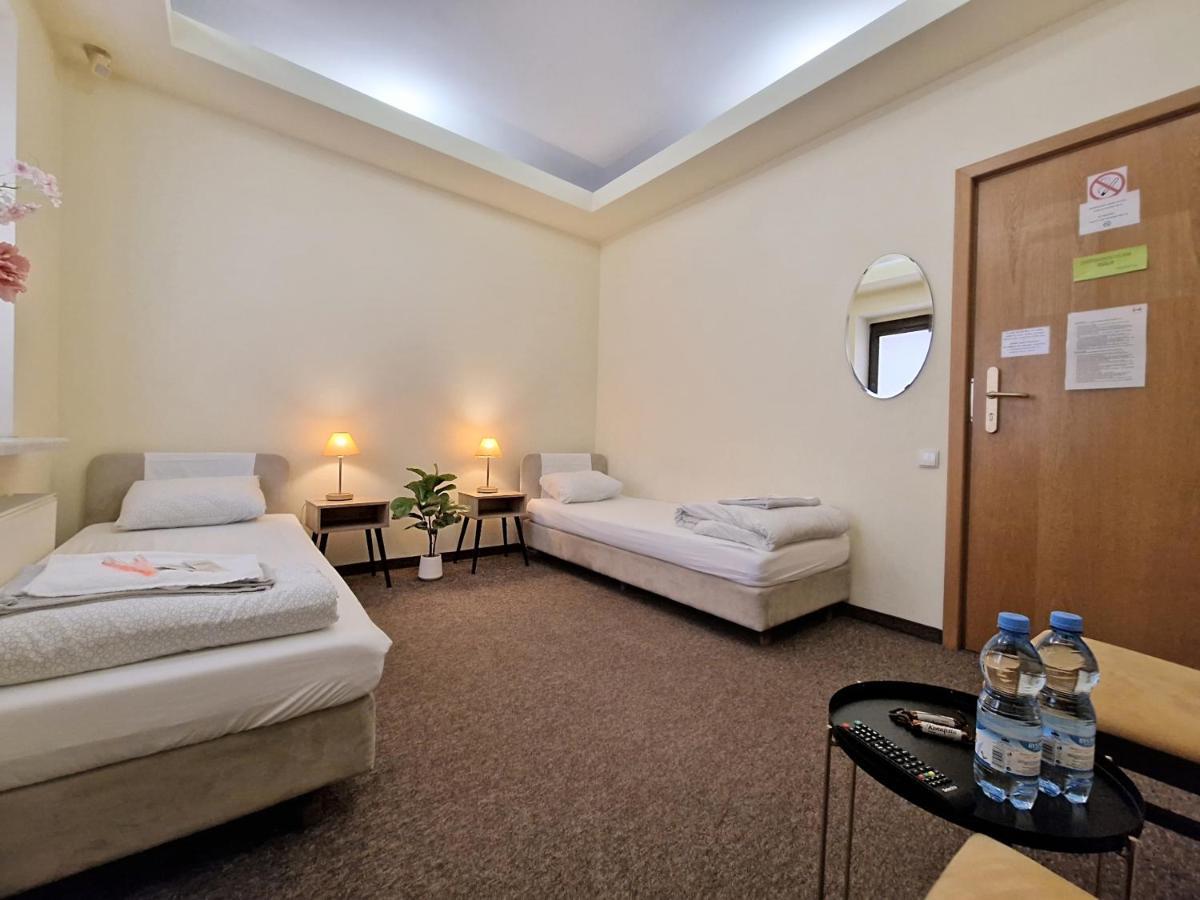 Helvetia Plus B&B - Private Rooms And Apartments Varşova Dış mekan fotoğraf
