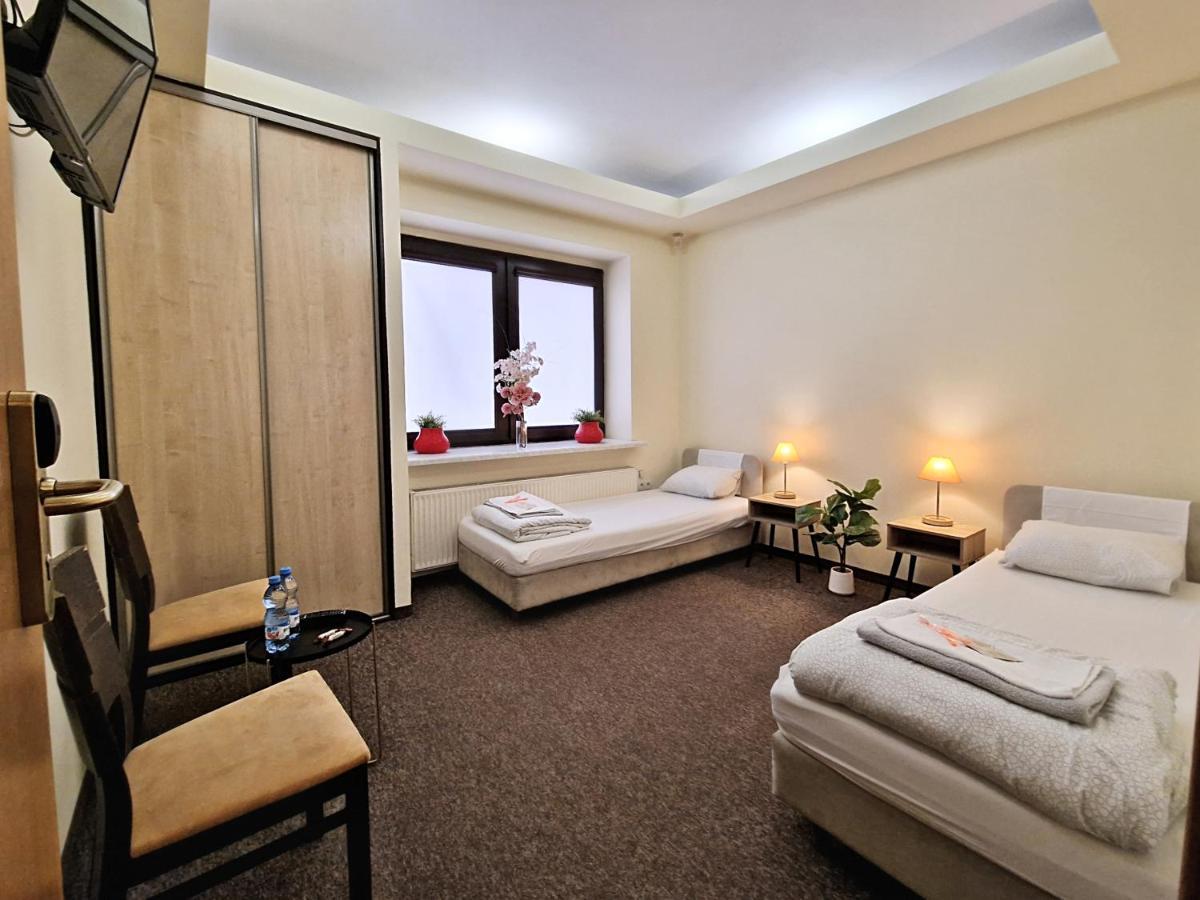 Helvetia Plus B&B - Private Rooms And Apartments Varşova Dış mekan fotoğraf
