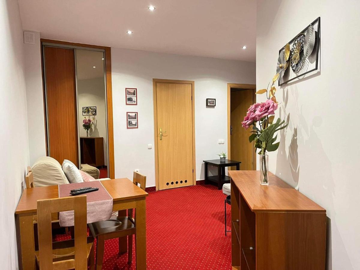 Helvetia Plus B&B - Private Rooms And Apartments Varşova Dış mekan fotoğraf