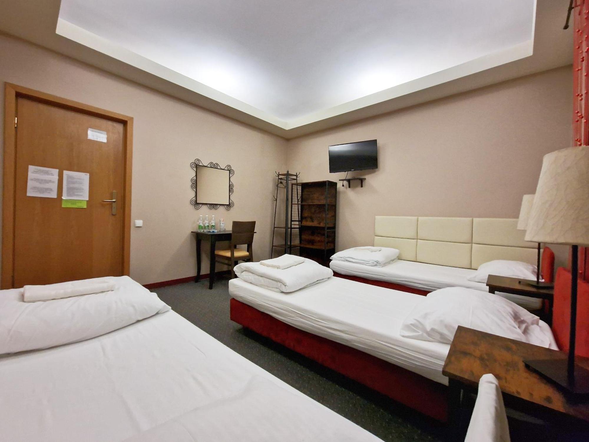 Helvetia Plus B&B - Private Rooms And Apartments Varşova Dış mekan fotoğraf