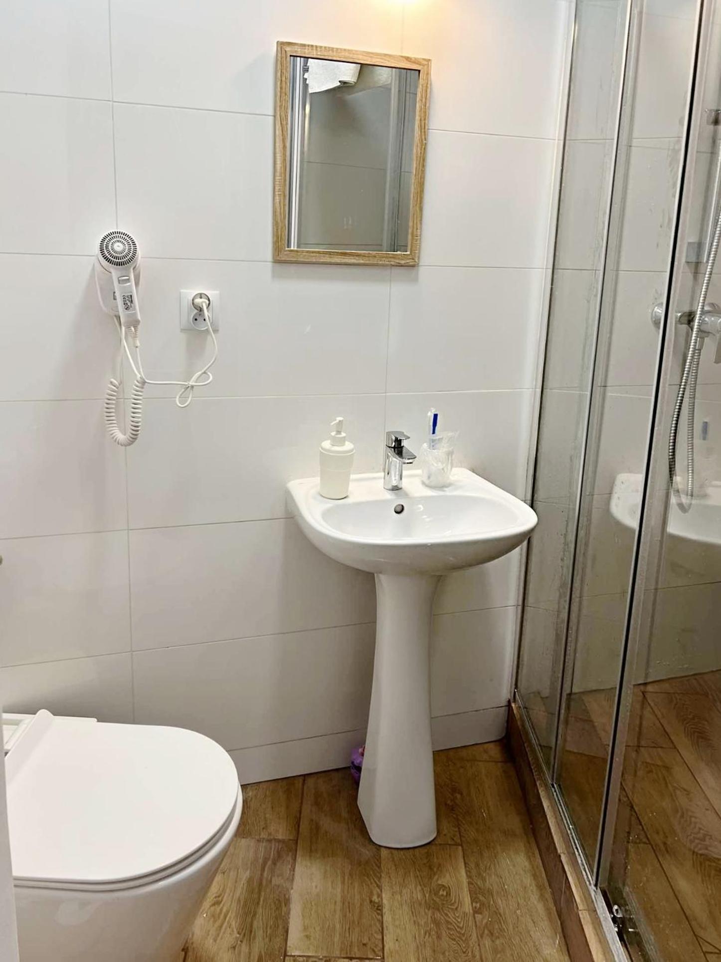 Helvetia Plus B&B - Private Rooms And Apartments Varşova Dış mekan fotoğraf